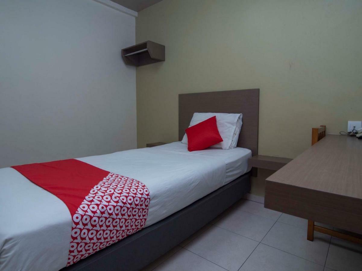 Oyo 434 Marbella Hotel Johor Bahru Zewnętrze zdjęcie